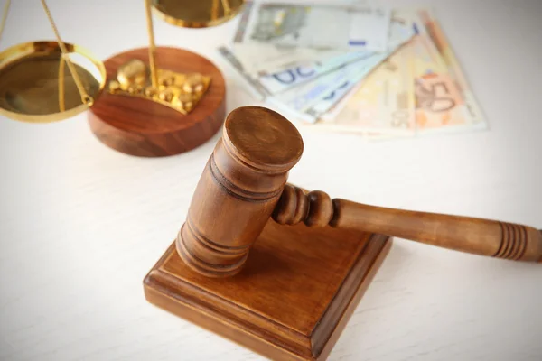 Gavel and scales on white table — Stock Photo, Image