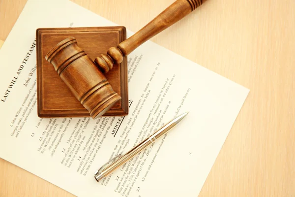 Court gavel and documents on table, top view — Stock Photo, Image