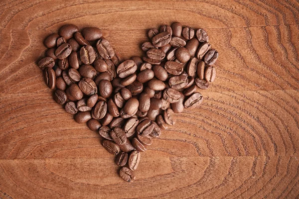 Cuore formato da chicchi di caffè — Foto Stock