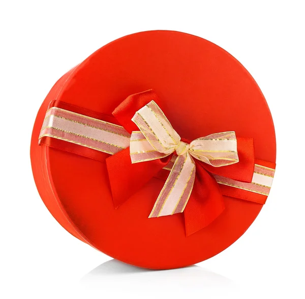 Red round gift box isolated on white — Stockfoto