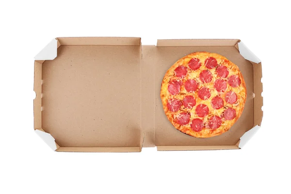 Dodávky box s lahodnou pizzu na bílém pozadí. — Stock fotografie