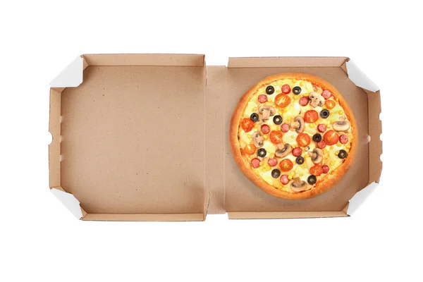 Caja de entrega con deliciosa pizza sobre fondo blanco . —  Fotos de Stock