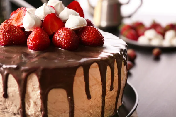 Läcker tårta med zephyr och jordgubb, närbild — Stockfoto