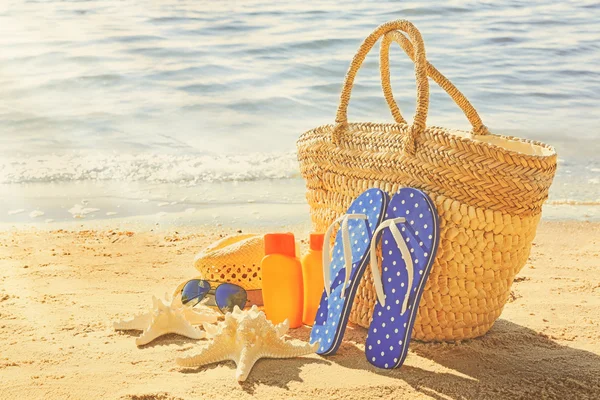 Sonnenschutz am Strand. Hautpflegekonzept. — Stockfoto