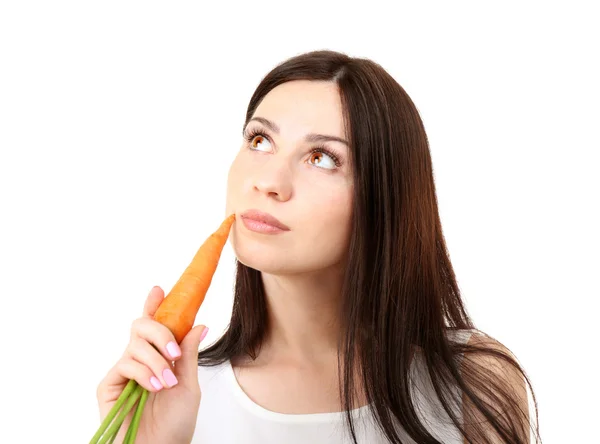 Portrét mladé ženy jíst mrkev izolované na bílém — Stock fotografie