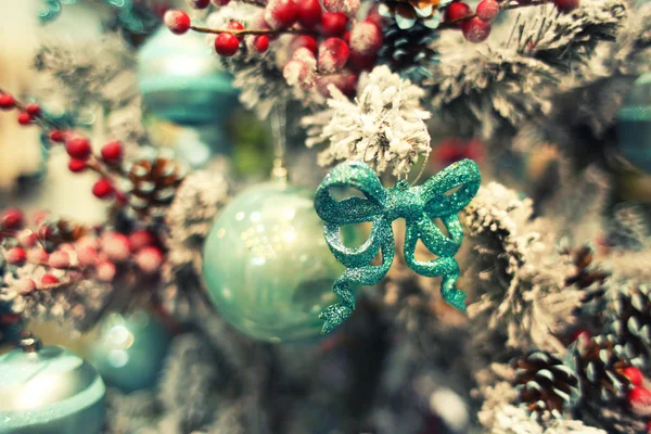 飾られたクリスマス ツリー、クローズ アップ — ストック写真