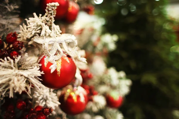 Dekorerad julgran, närbild — Stockfoto