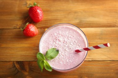 enfes çilekli milkshake
