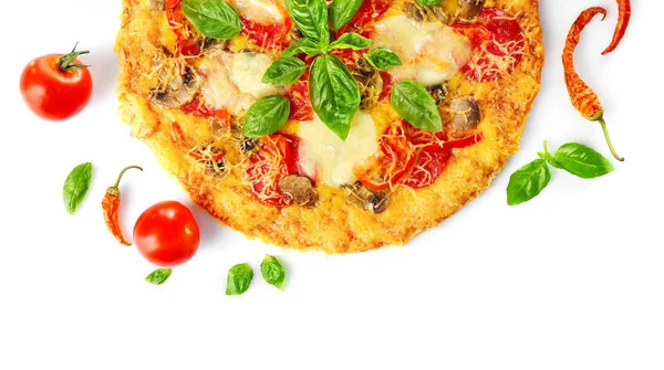白色背景的美味披萨 — 图库照片