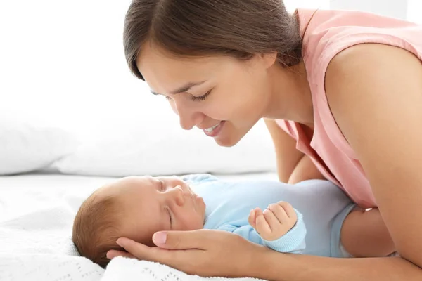 Portrait of young mother and her sleeping baby, close up view — Stock Photo, Image