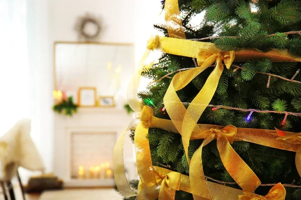 Bellissimo albero di Natale decorato — Foto Stock