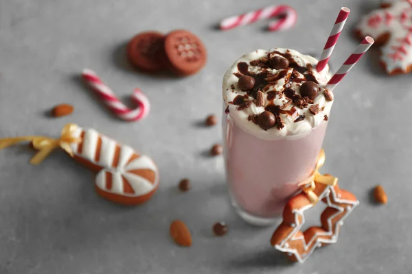 Délicieux milk-shake avec décoration de Noël — Photo