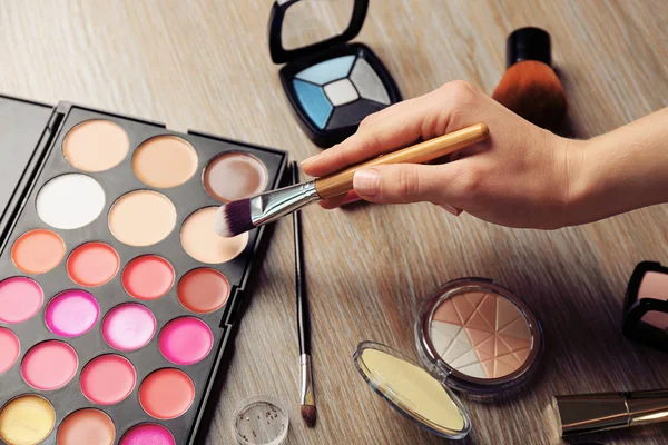 Ženy make-up umělce ruka — Stock fotografie