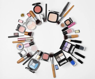 beyaz zemin üzerine Dekoratif kozmetik