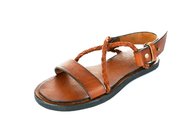 Brązowe skórzane sandały na białym tle — Zdjęcie stockowe