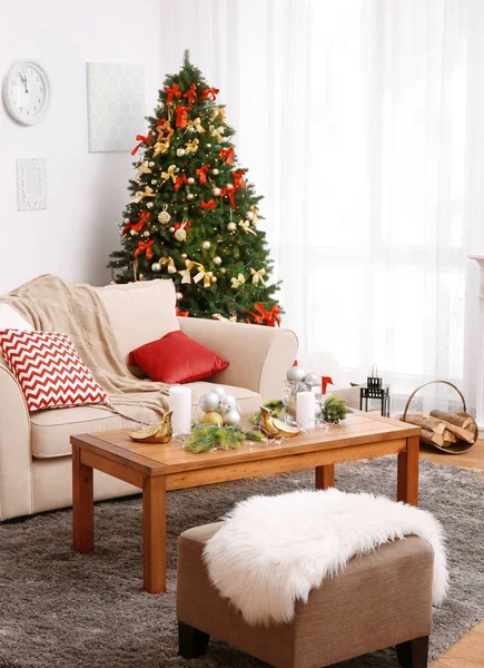 Habitación decorada de Navidad — Foto de Stock