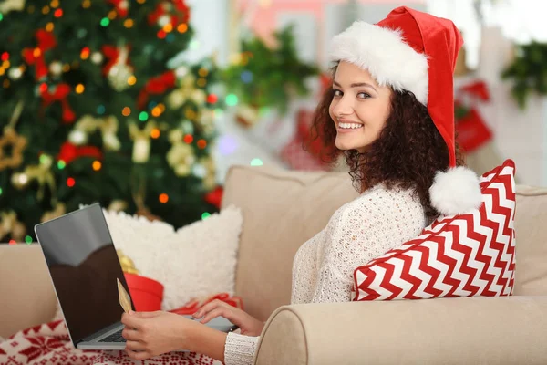 Mulher encomendar presentes de Natal — Fotografia de Stock