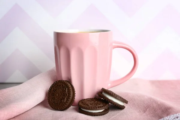 Cup of coffee and chocolate cookies — Stock Photo, Image