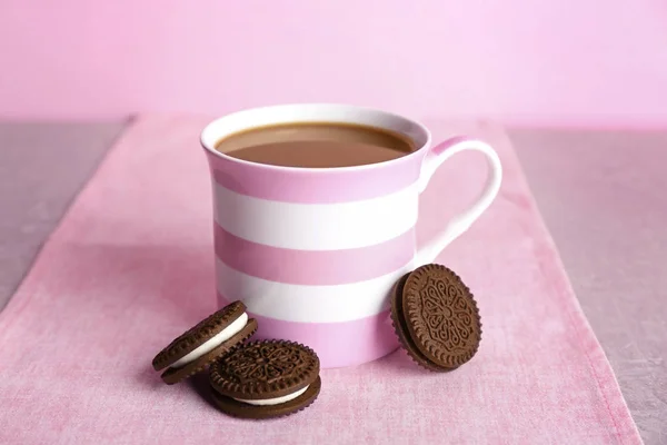 Cup of coffee and chocolate cookies — Stock Photo, Image