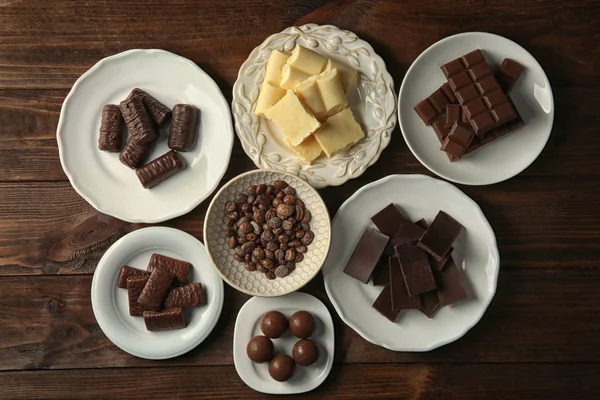 Many plates with chocolate — Stock Photo, Image
