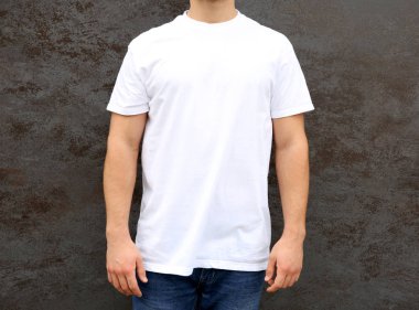 duvar arka planda Man