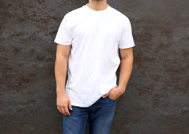 duvar arka planda Man