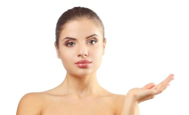 güzel bir genç kadın üzerinde beyaz izole portresi