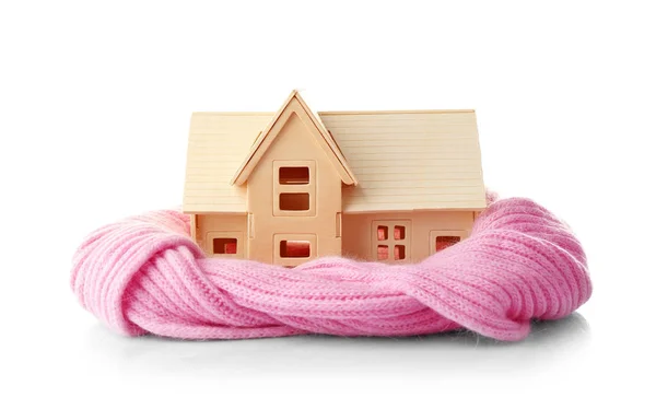 Plywood leksak hus med varm halsduk, isolerad på vit — Stockfoto