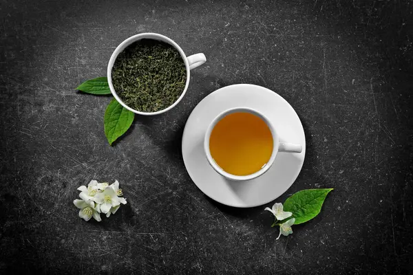 Té con flores de jazmín —  Fotos de Stock