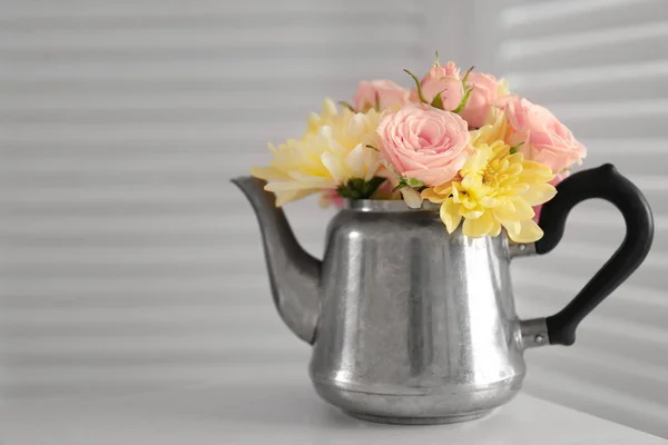 Boeket van mooie bloemen — Stockfoto