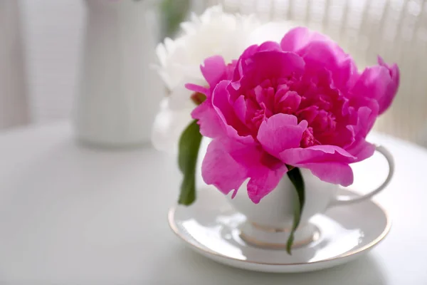 Ramo de hermosas flores — Foto de Stock