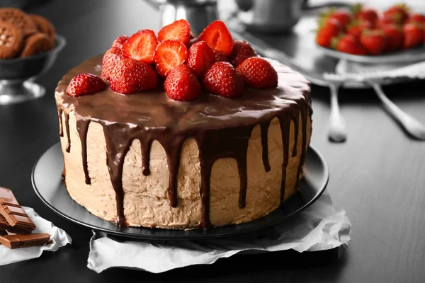 Delicioso bolo com morango — Fotografia de Stock