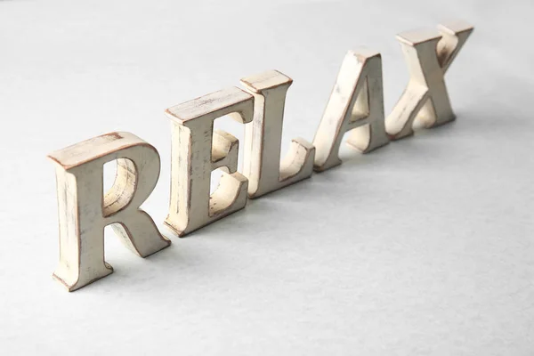 Dřevěné slovo relaxovat — Stock fotografie