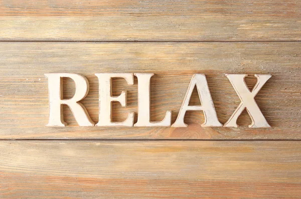 Palavra RELAX feito de letras de madeira — Fotografia de Stock