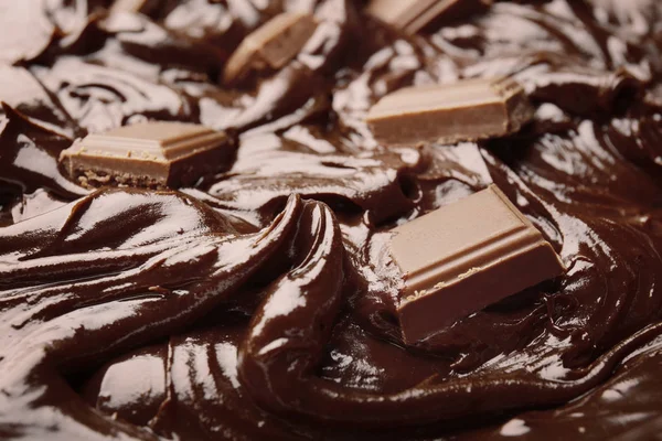 Pouring liquid chocolate — Stock Photo, Image