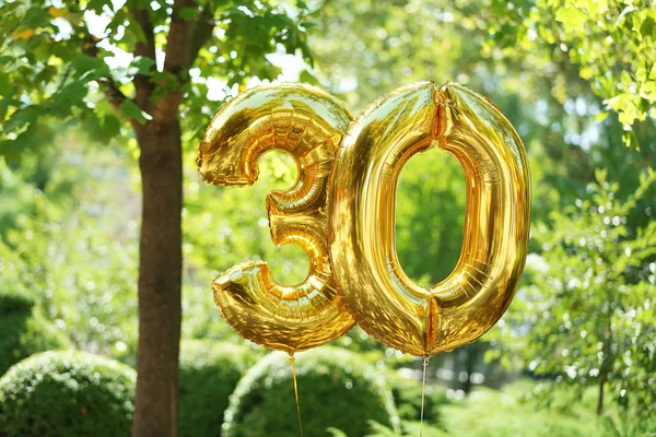Zlatý narozeniny balónky — Stock fotografie
