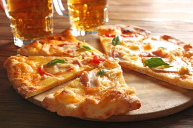 bira ile lezzetli Pizza 