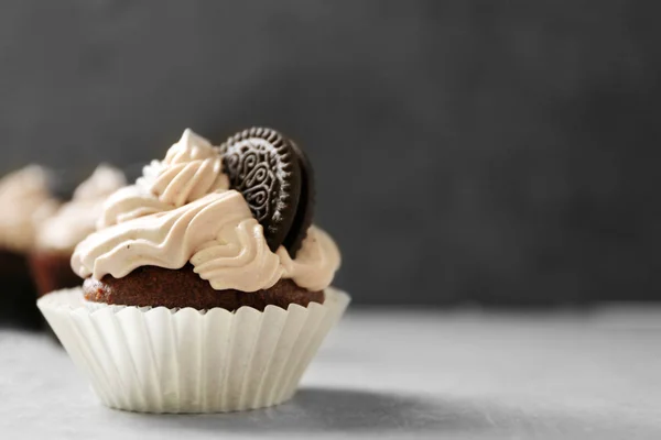 Tasty cupcake with chocolate cookie — Stock Photo, Image