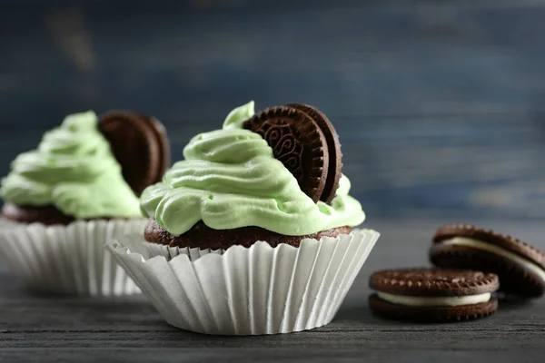 Tasty cupcake with chocolate cookie — Stock Photo, Image