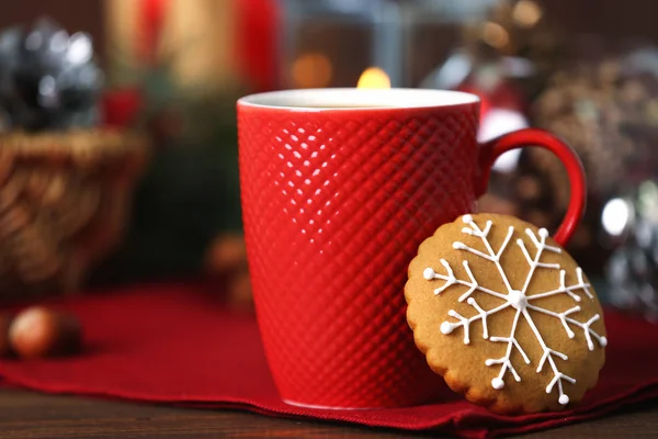 Hot drink and Christmas cookie — Stock Photo, Image