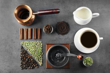 Gri arka plan üzerinde kahve kompozisyon