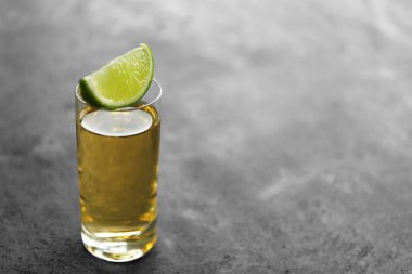 Altın tekila kireç ile vurdu 