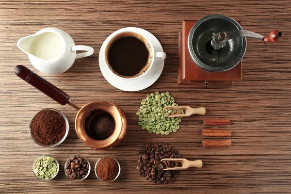 Kaffee Komposition auf Holz Hintergrund — Stockfoto