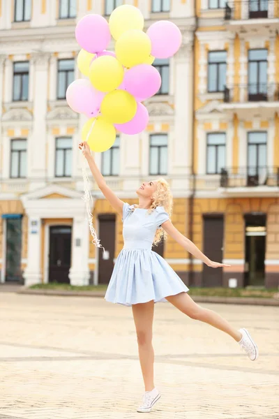 Woman holding air balloons — Stock Photo, Image