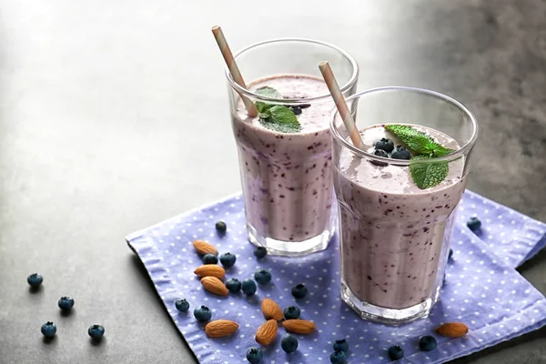 lezzetli smoothie bardak