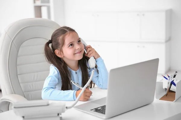 Small girl at father office — Stock Photo, Image