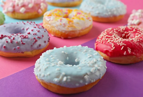 Leckere Donuts mit Streusel — Stockfoto