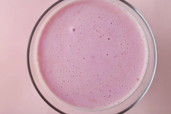 Glass of delicious milk shake, closeup — Stock Photo, Image