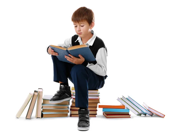 Schoolboy leitura livro — Fotografia de Stock