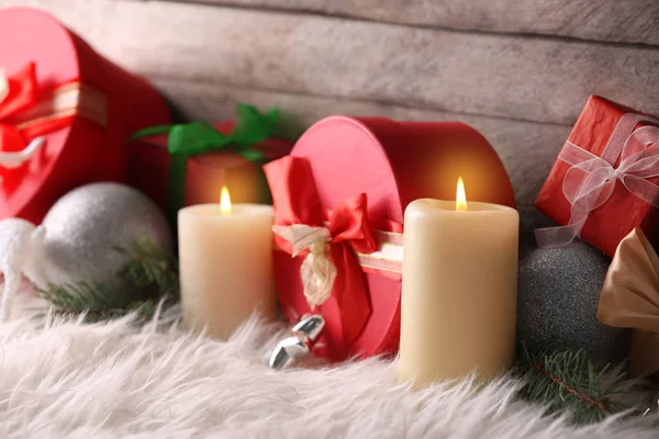 Weihnachtskomposition mit Geschenkschachteln — Stockfoto